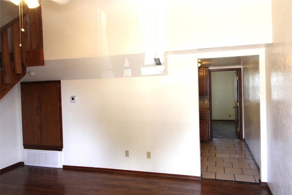 1901 E Lindsey Street - Photo 2