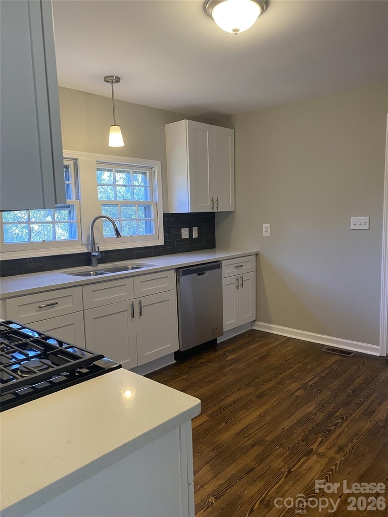 808 Weldon Street N - Photo 8