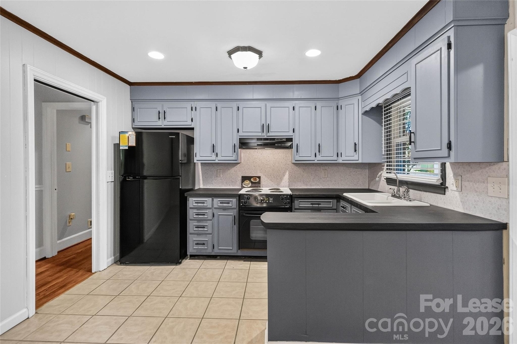 1634 Van Buren Avenue - Photo 10