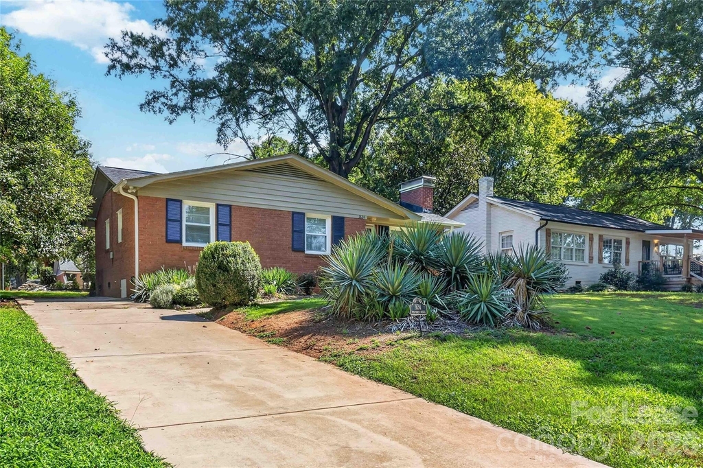 1634 Van Buren Avenue - Photo 3