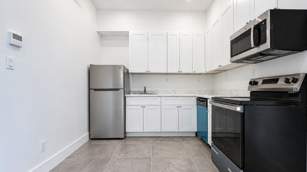 81 Willoughby Street - Photo 2
