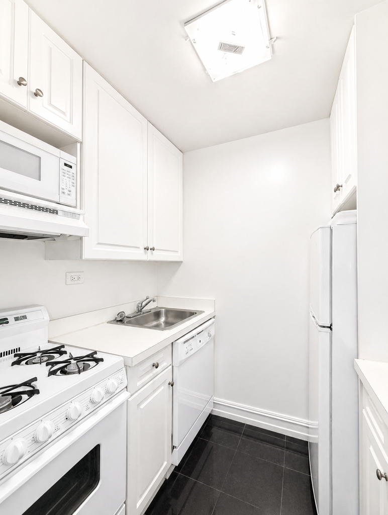 97 3rd Avenue - Photo 3