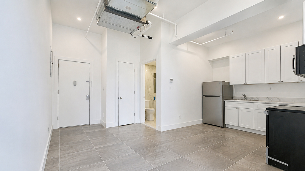 81 Willoughby Street - Photo 1