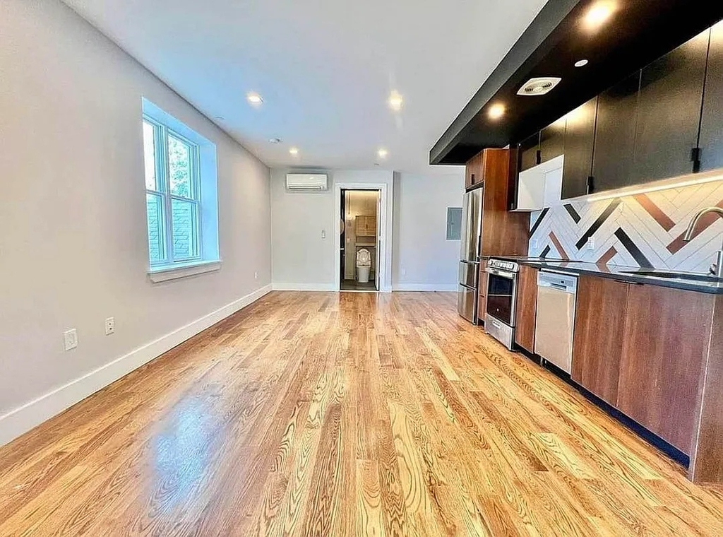 680 East 21st Street - Photo 2