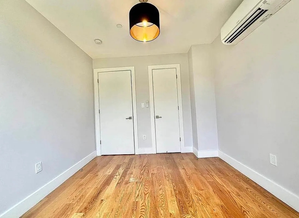680 East 21st Street - Photo 5