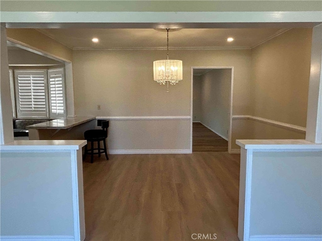827 Hugo Reid - Photo 2
