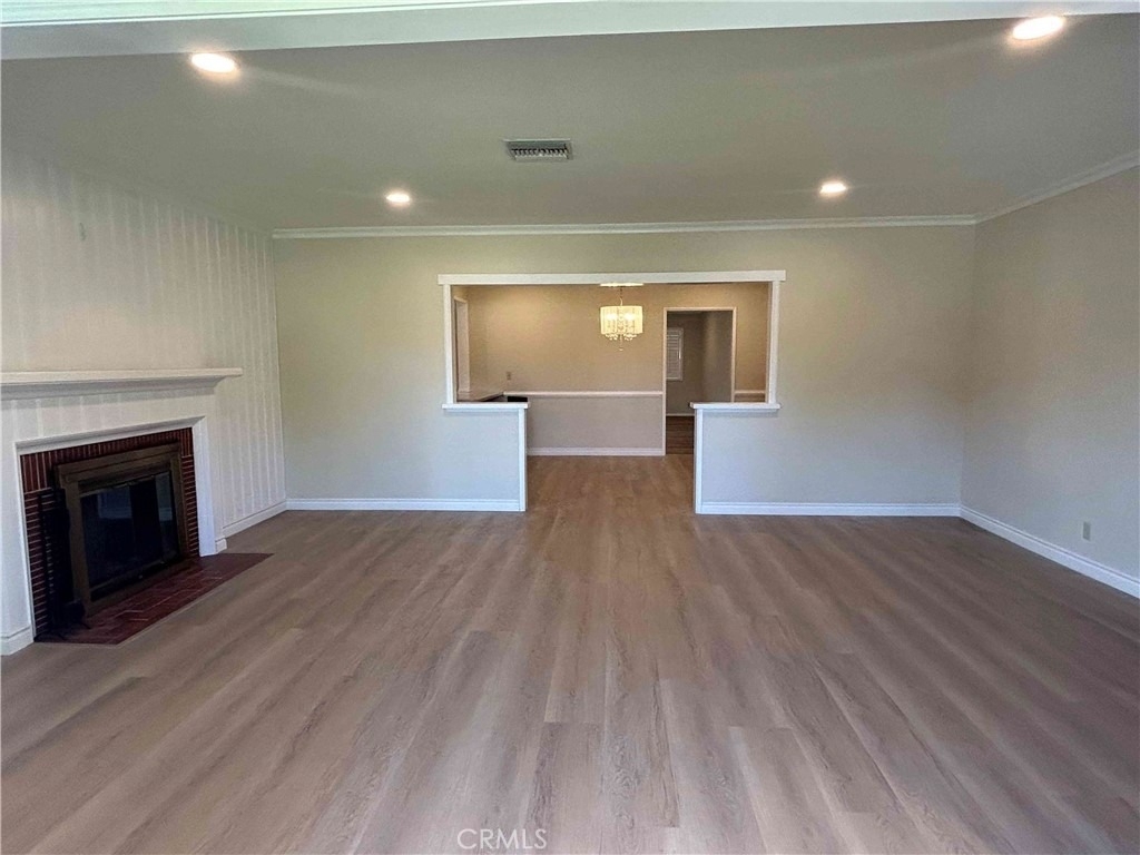 827 Hugo Reid - Photo 1