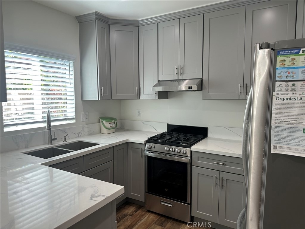 14325 Martha Street - Photo 2