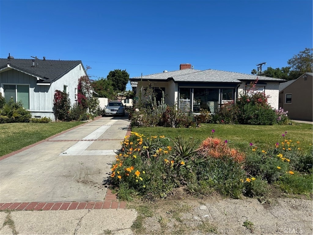 14325 Martha Street - Photo 0