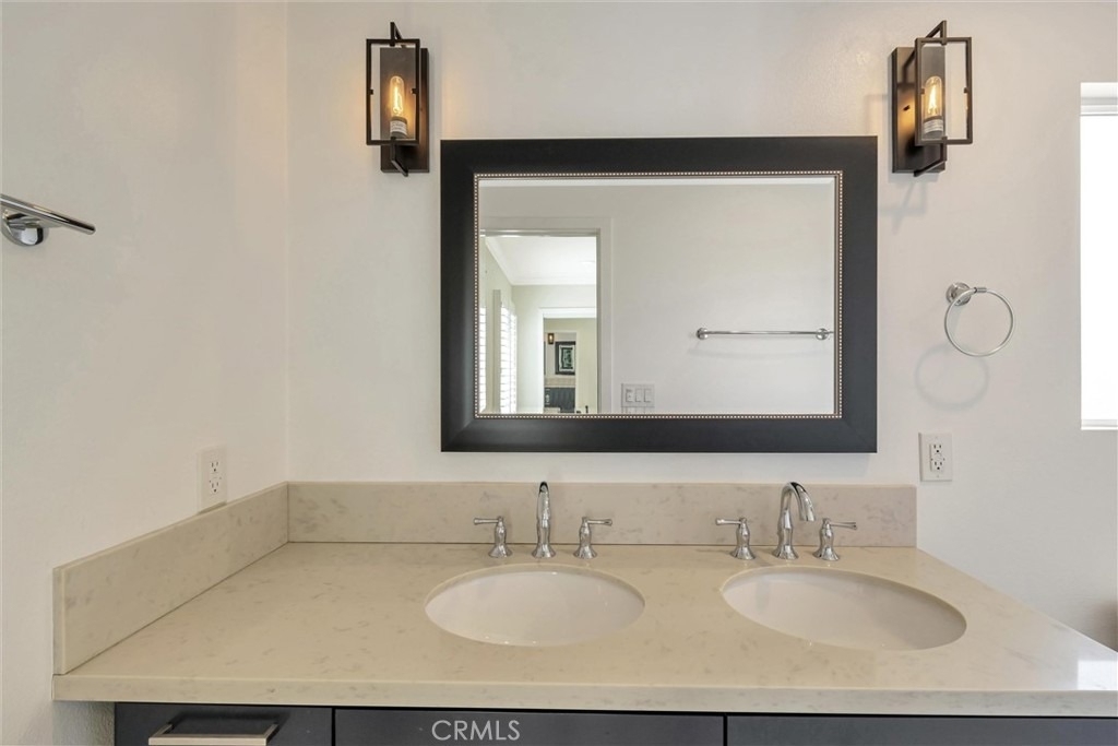 17227 Keswick Street - Photo 39