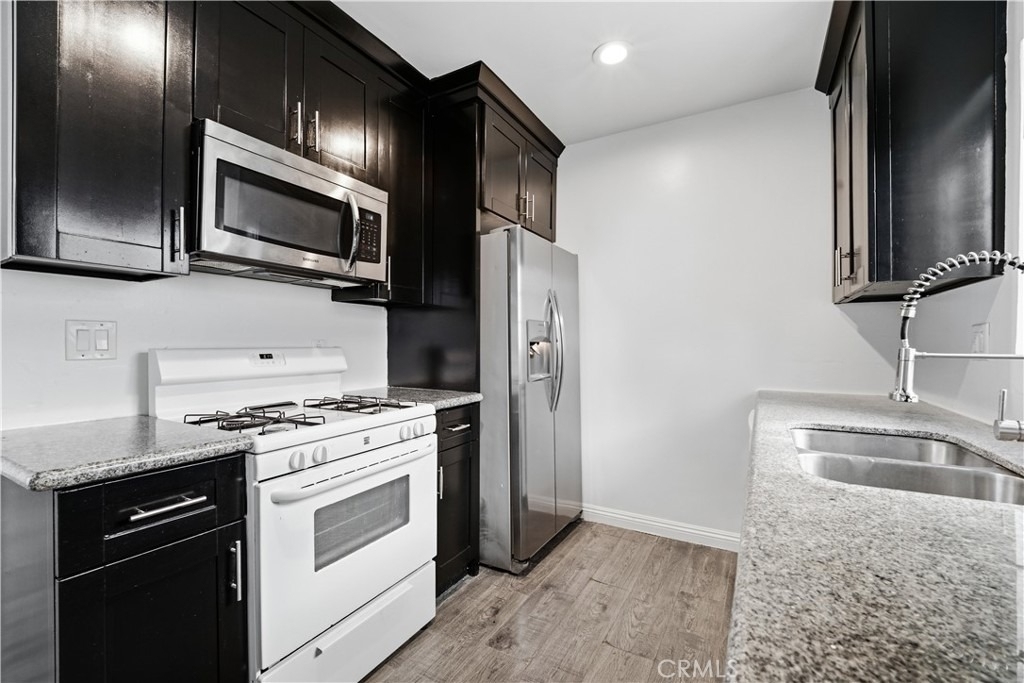 10715 Moorpark Street - Photo 8