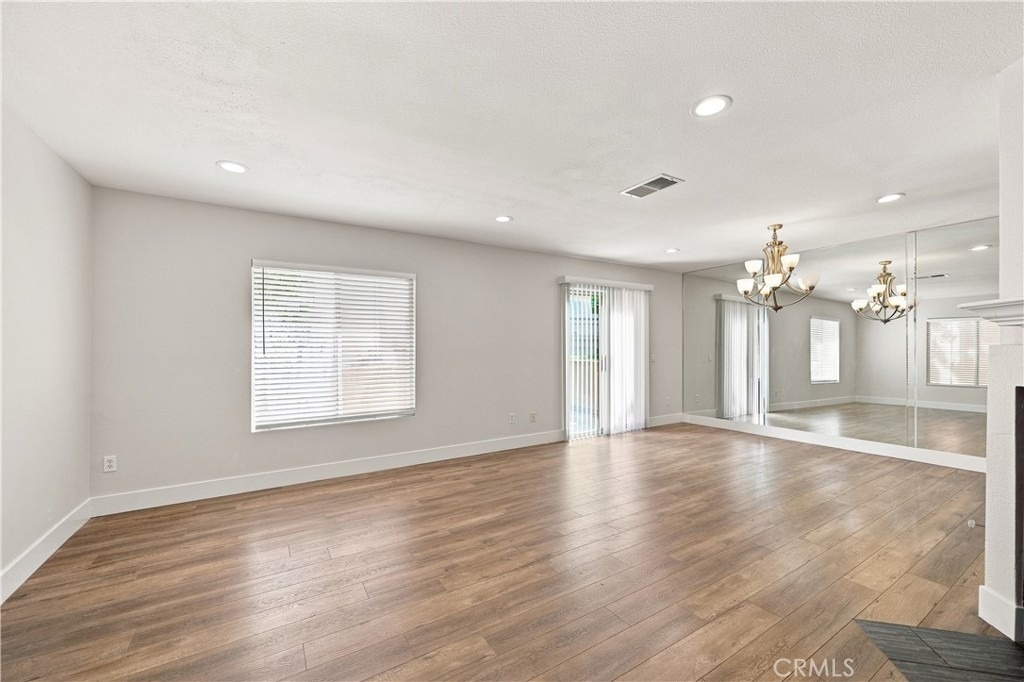 25136 Steinbeck Avenue - Photo 3