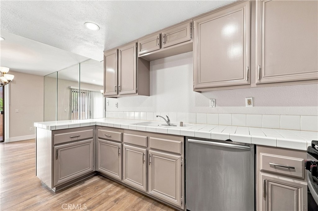 25136 Steinbeck Avenue - Photo 6