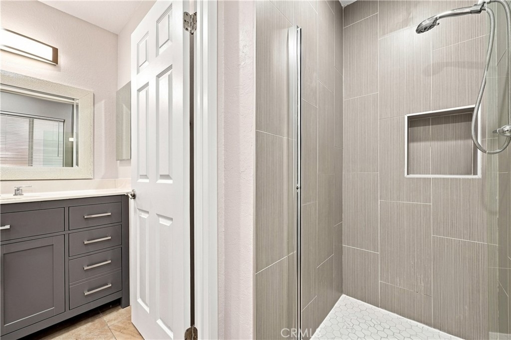 25136 Steinbeck Avenue - Photo 17