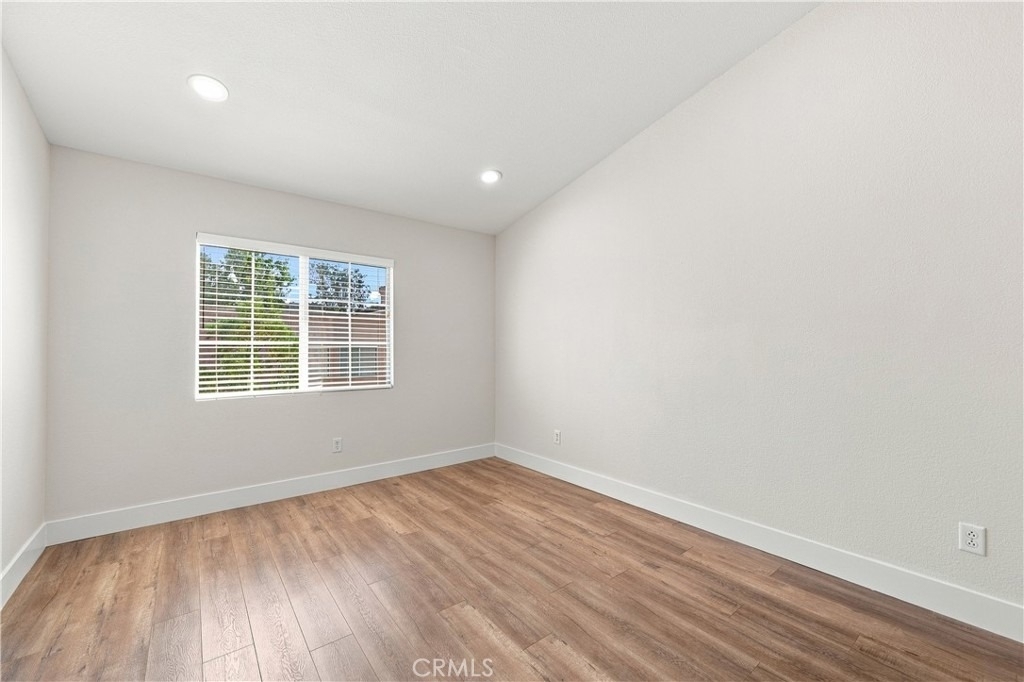 25136 Steinbeck Avenue - Photo 11