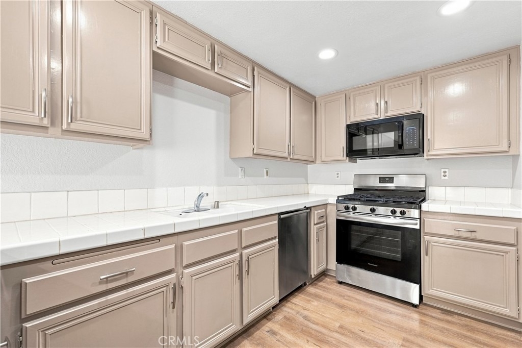 25136 Steinbeck Avenue - Photo 5