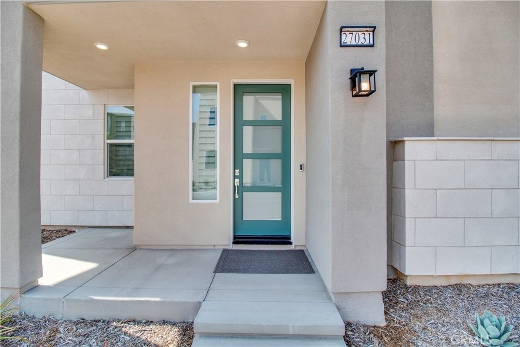27031 California Court - Photo 2