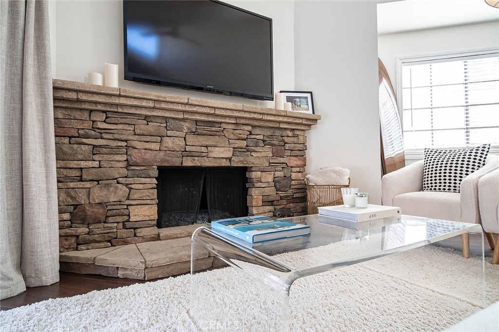 345 Avocado Street - Photo 3