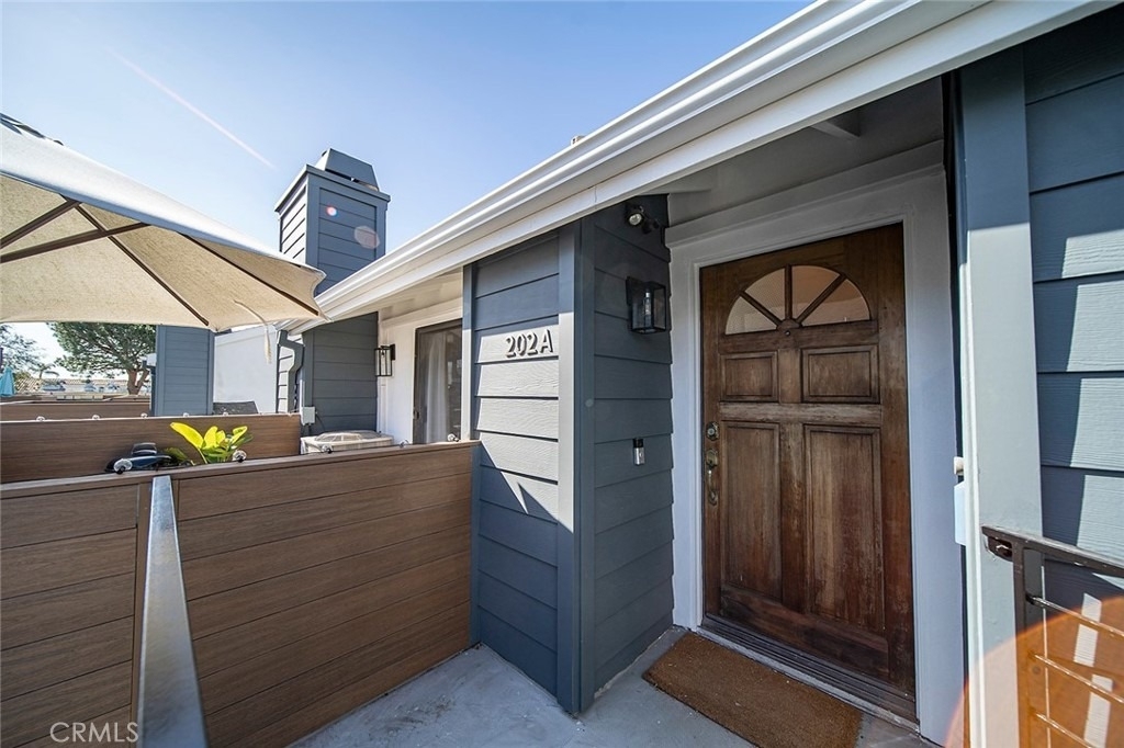345 Avocado Street - Photo 0
