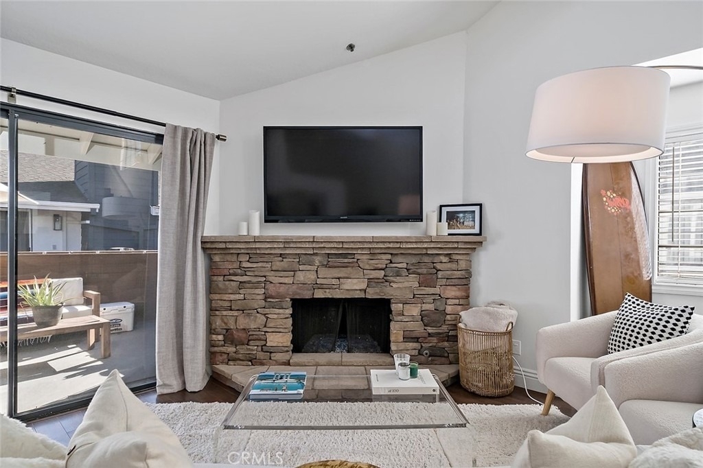345 Avocado Street - Photo 4