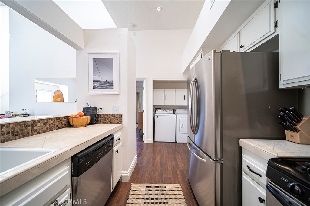 345 Avocado Street - Photo 8
