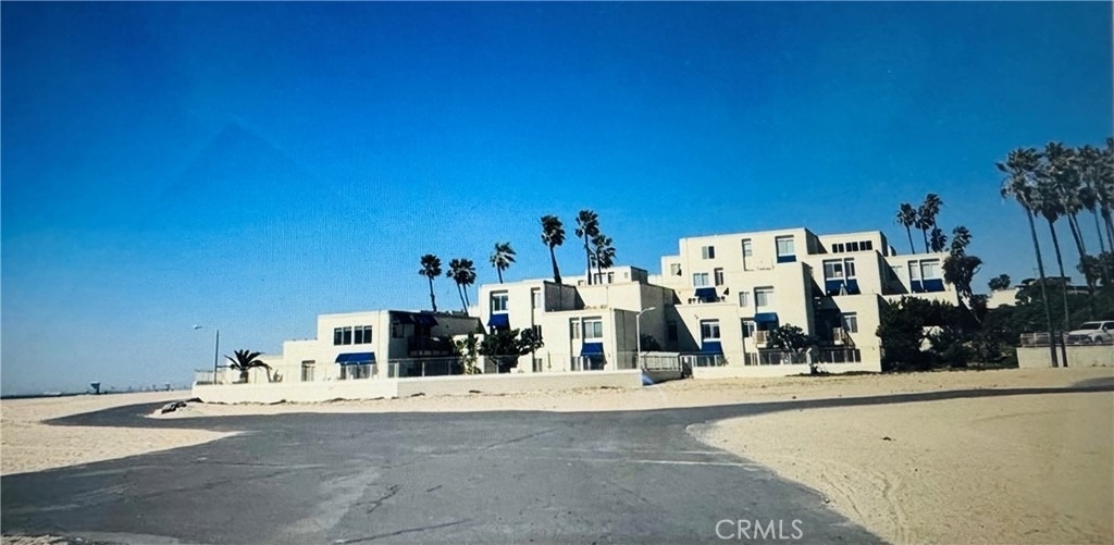 711 Pacific Coast - Photo 33