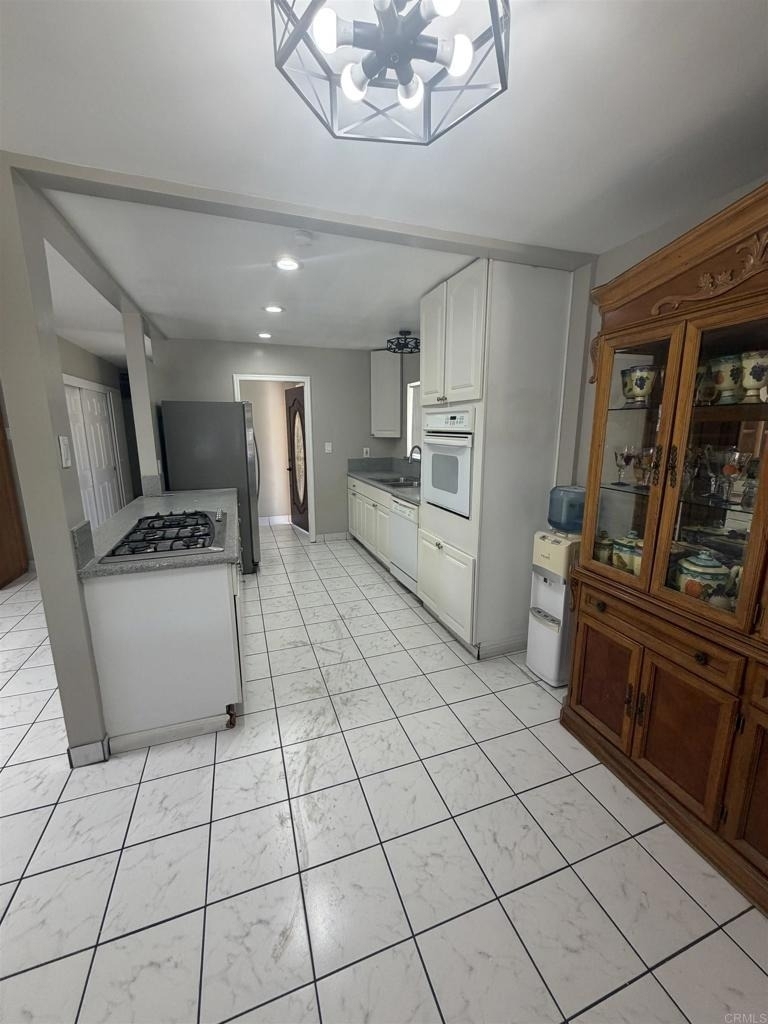 644 Farview Street - Photo 1