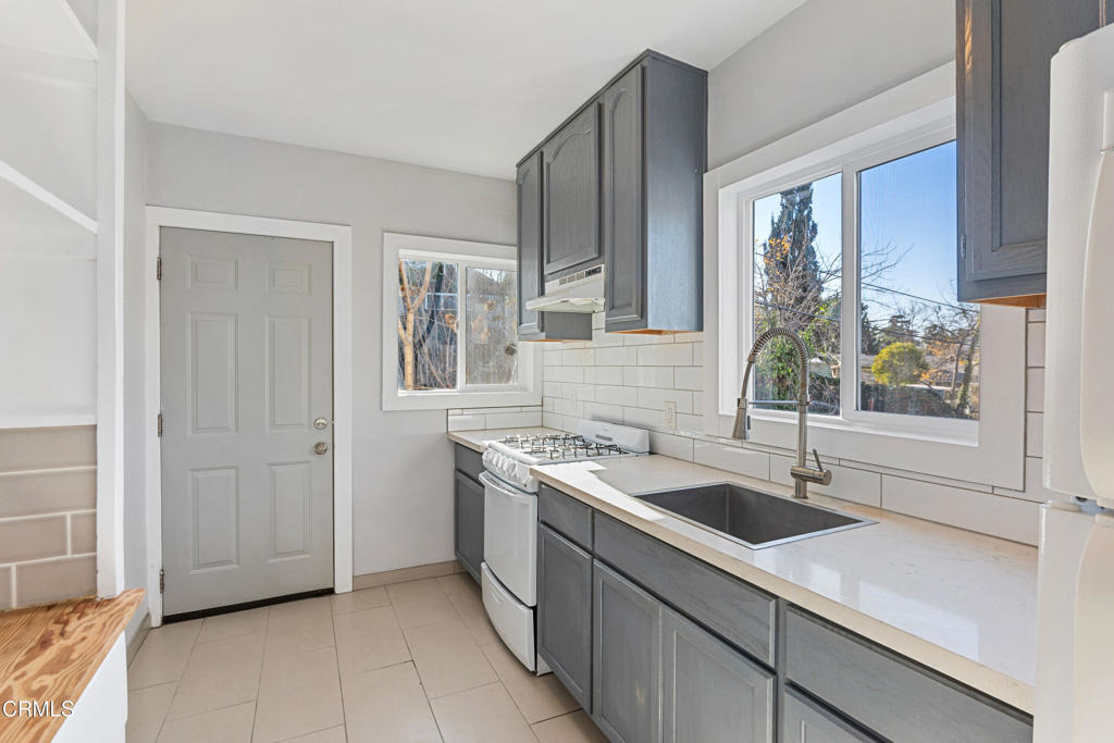 1488 W Sunset Boulevard - Photo 9