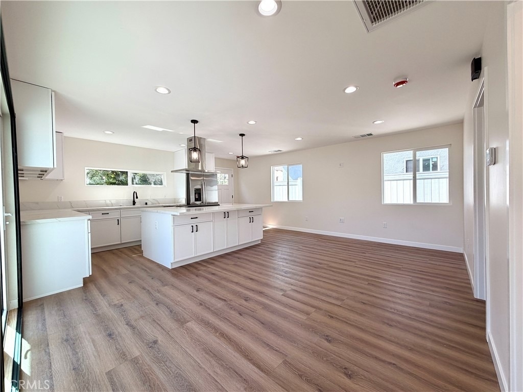 18756 Cohasset Street - Photo 2