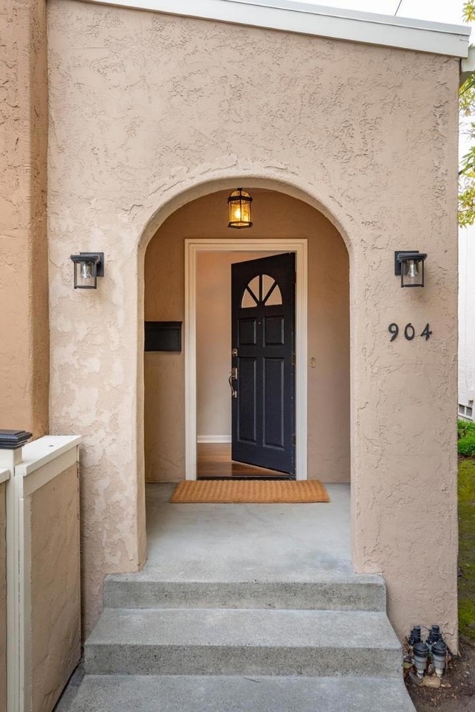 904 Paloma Avenue - Photo 3