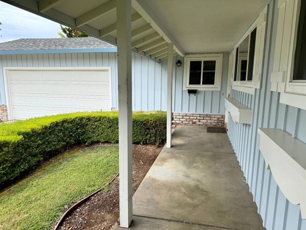 975 Inverness Way - Photo 1