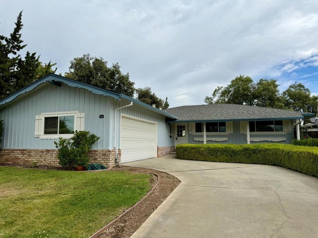 975 Inverness Way - Photo 0
