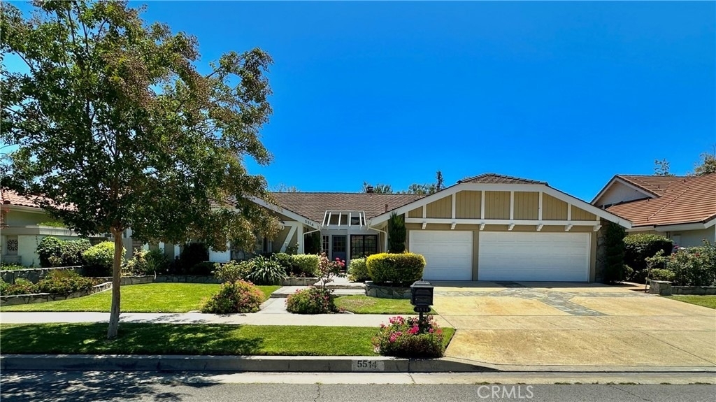 5514 E Crater Lake - Photo 0