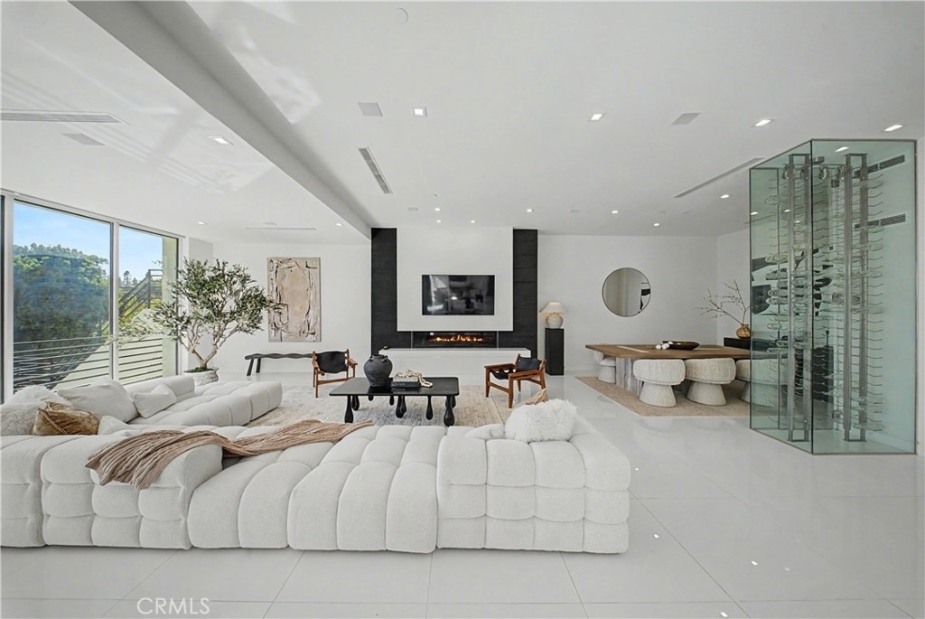 9459 Beverly Crest - Photo 8