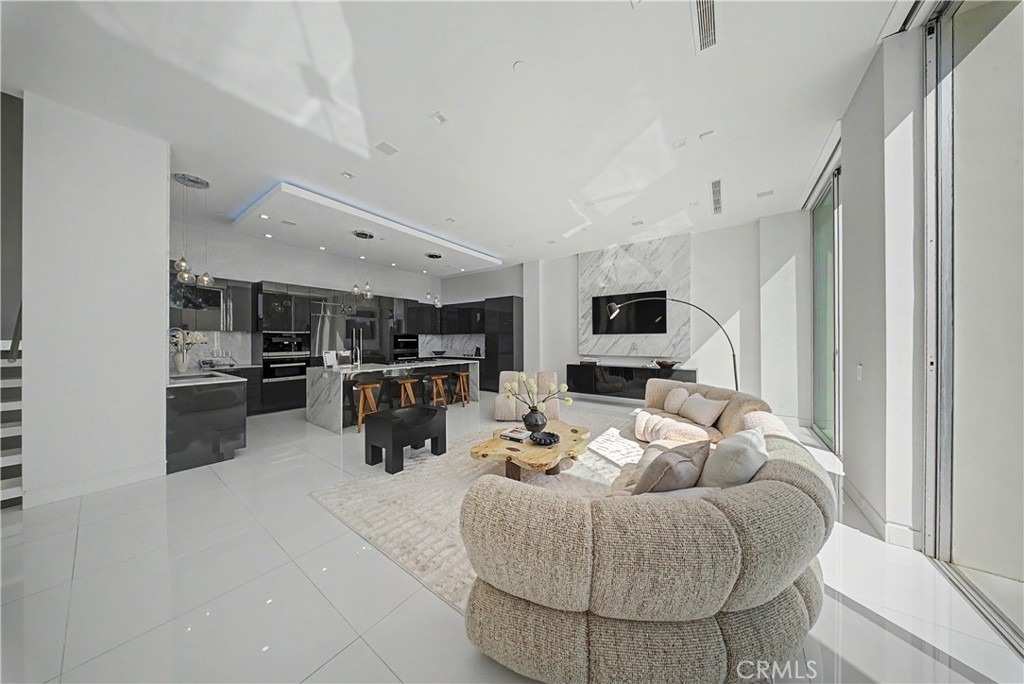 9459 Beverly Crest - Photo 6