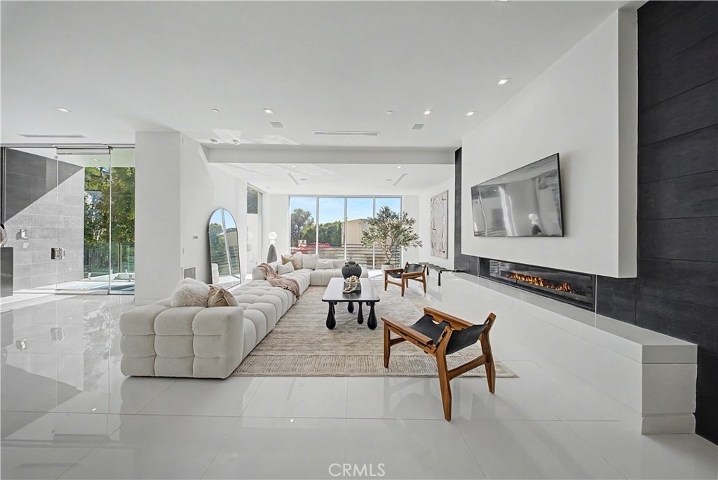 9459 Beverly Crest - Photo 9