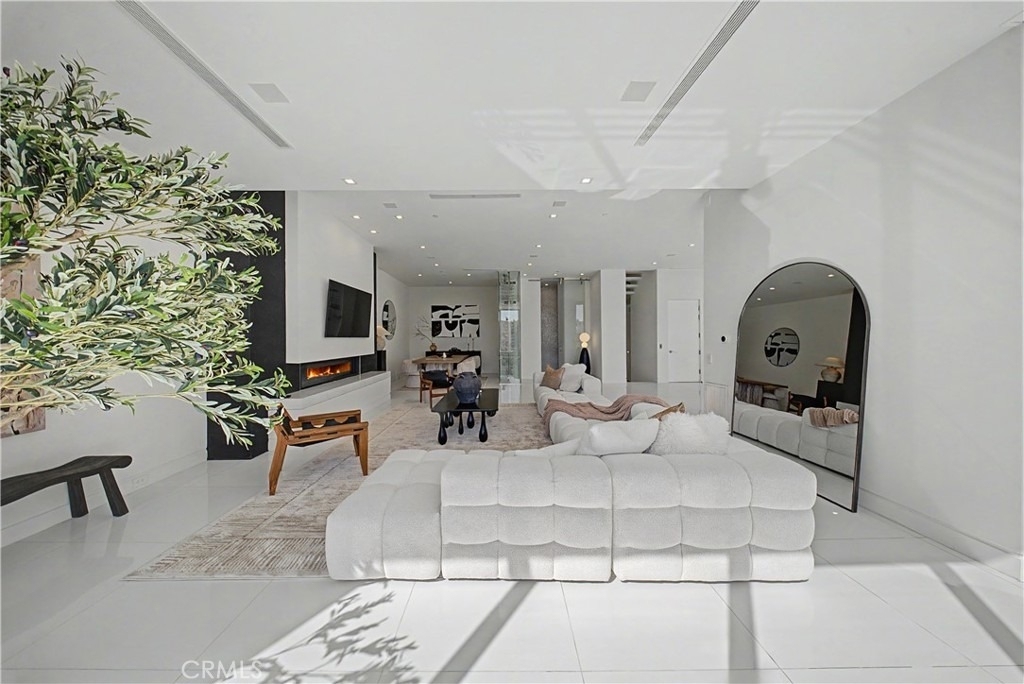 9459 Beverly Crest - Photo 14