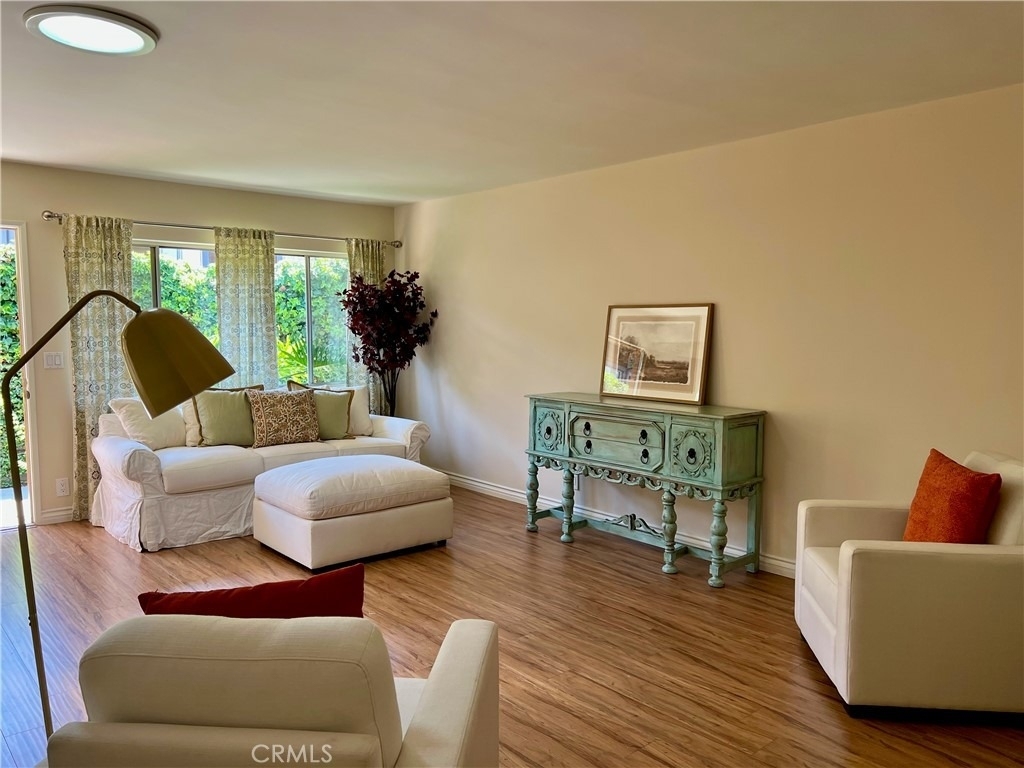 228 W Lemon - Photo 1