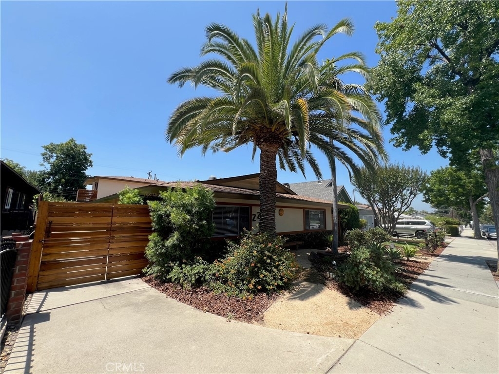 228 W Lemon - Photo 19