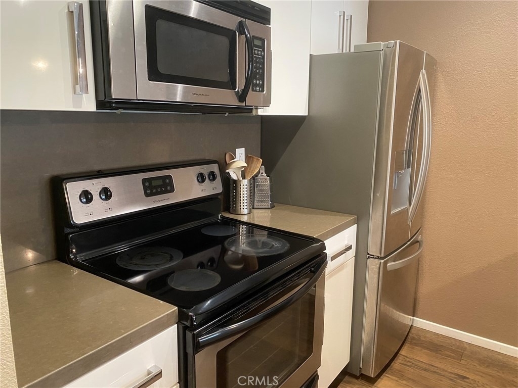 141 S Clark Drive - Photo 3