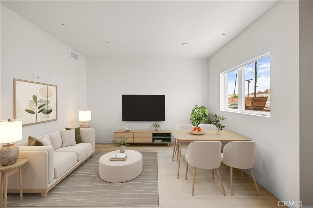 1818 S Norton Avenue - Photo 2