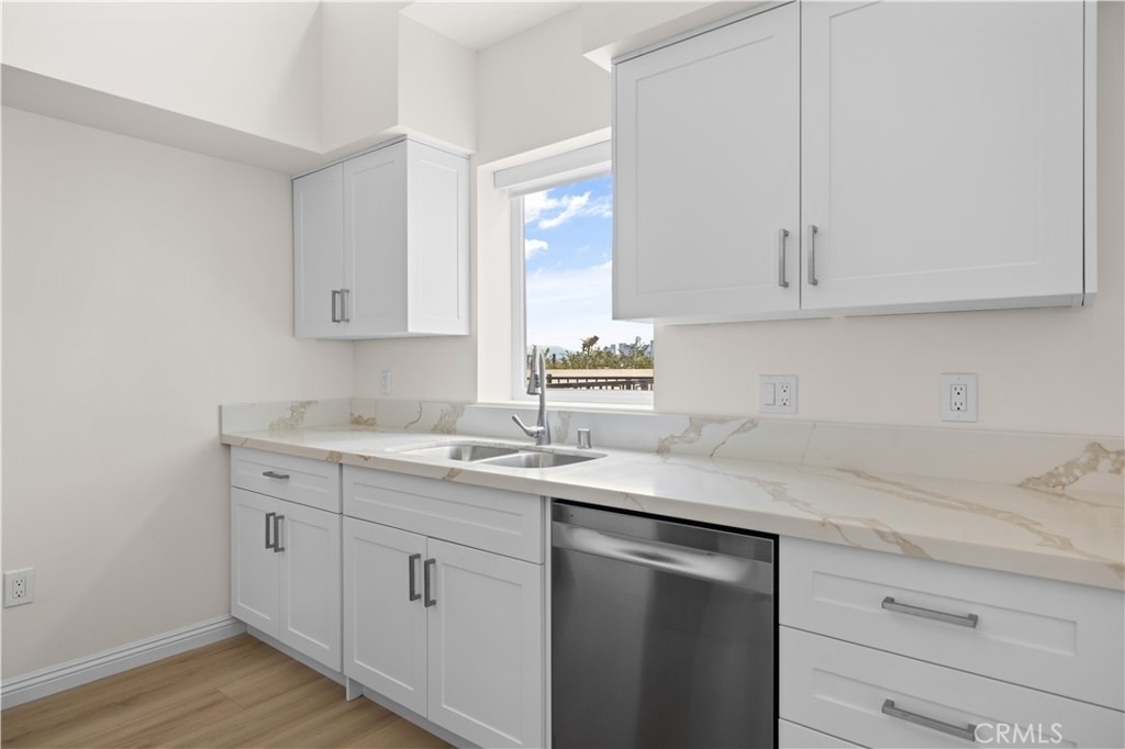 1818 S Norton Avenue - Photo 8