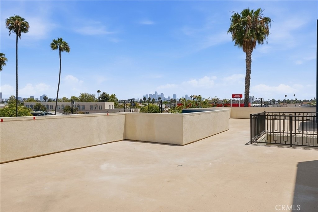 1818 S Norton Avenue - Photo 22