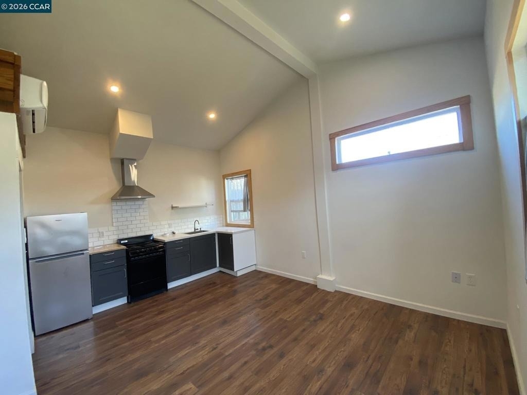 624 40th - Photo 2