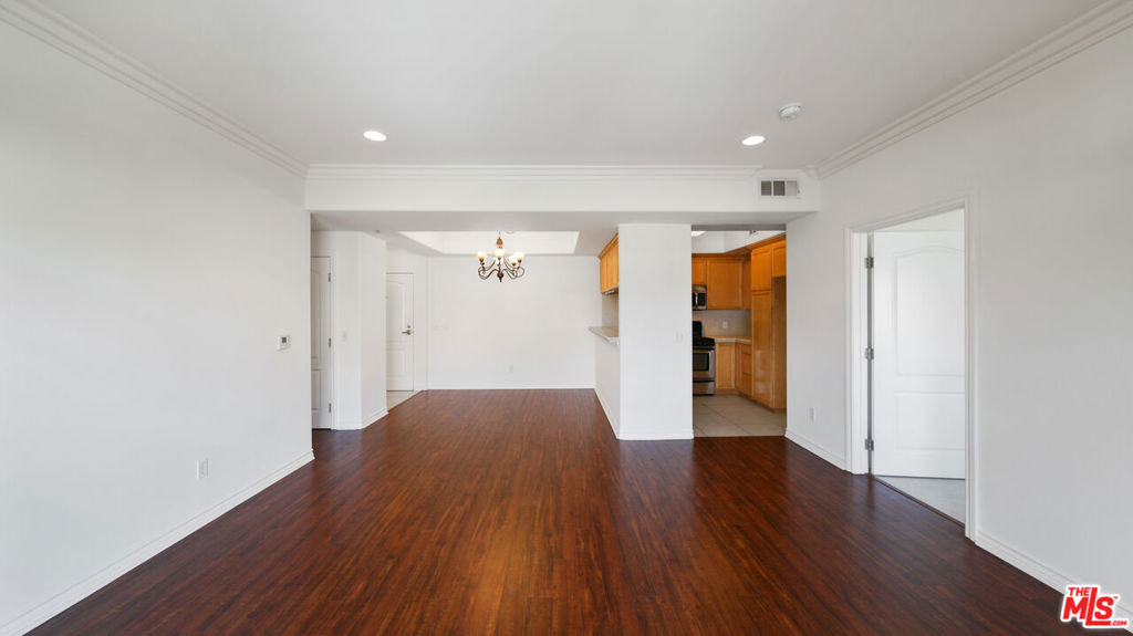 3328 Oakhurst Avenue - Photo 3