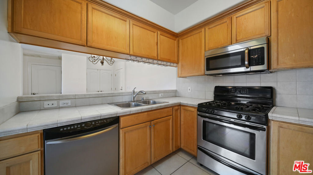 3328 Oakhurst Avenue - Photo 1