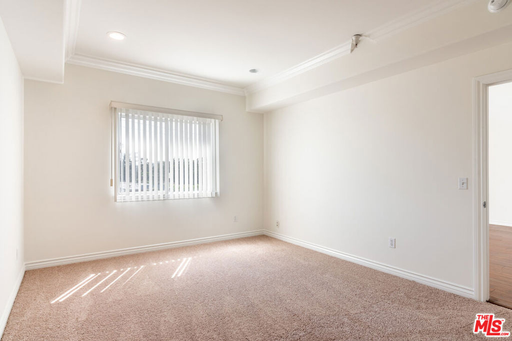 3328 Oakhurst Avenue - Photo 21
