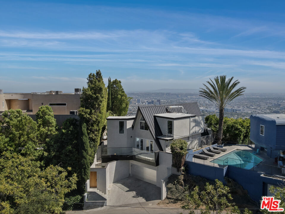 8460 Cole Crest Drive - Photo 3