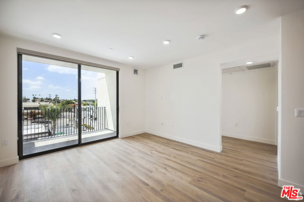1126 N Cornwell Street - Photo 3