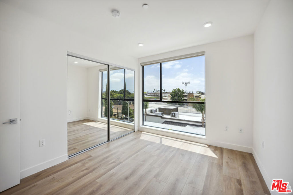 1126 N Cornwell Street - Photo 5